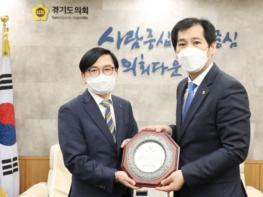 경기도의회 이영봉 의원, 5.18 민주화운동 부상자회로부터 감사패 수상 기사 이미지