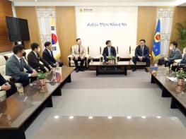 경기도의회 염종현 의장, 23일 ㈔한국청년회의소 경기지구 임원진 접견 기사 이미지