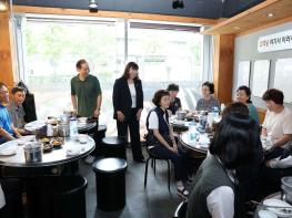 김미수 고양특례시의회 의장, 현장 최일선 근로자와 릴레이 소통 행보 기사 이미지